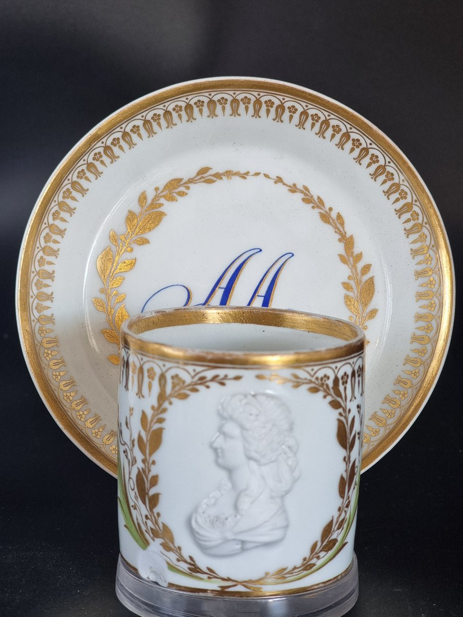 Coppia di tazzine in porcellana Meissen con piattini, fine XIX – inizio XX secolo-photo-3
