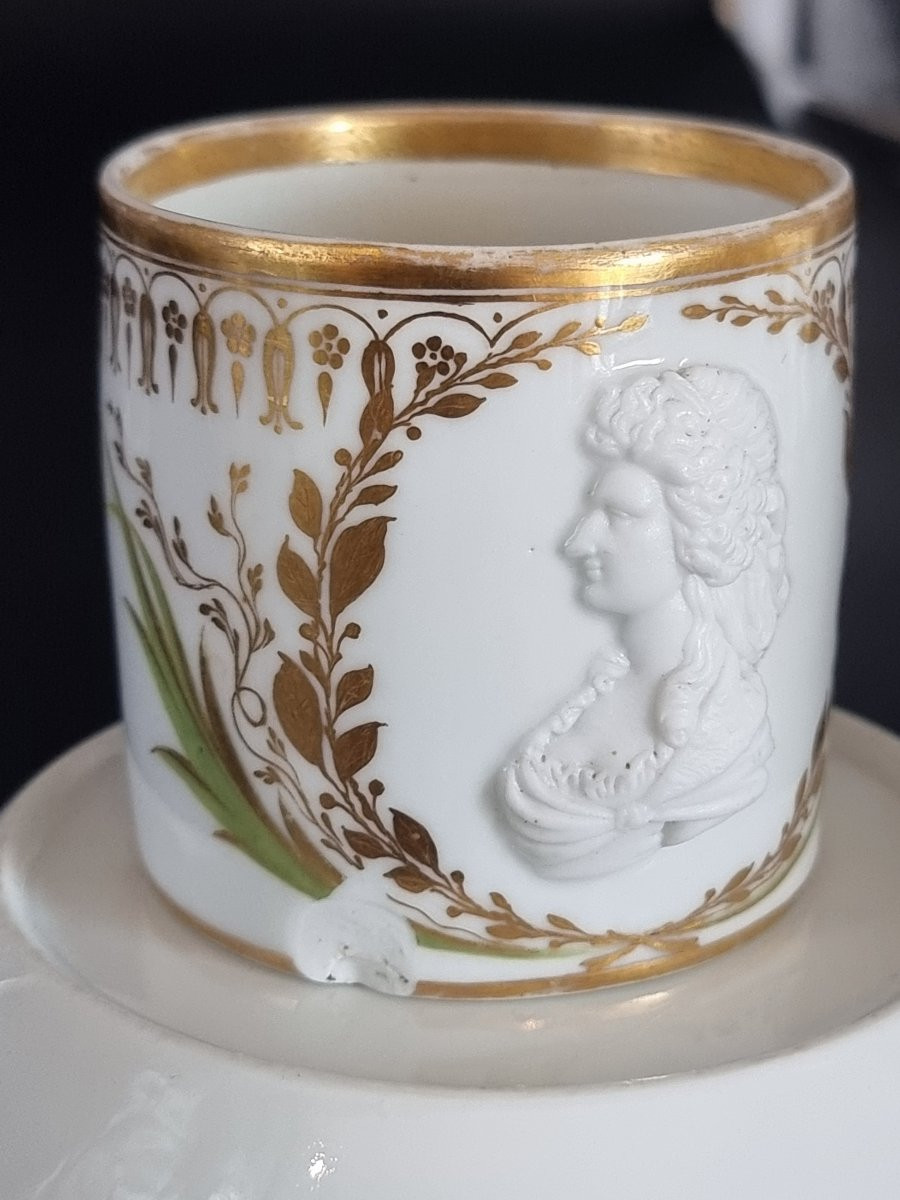 Coppia di tazzine in porcellana Meissen con piattini, fine XIX – inizio XX secolo-photo-1