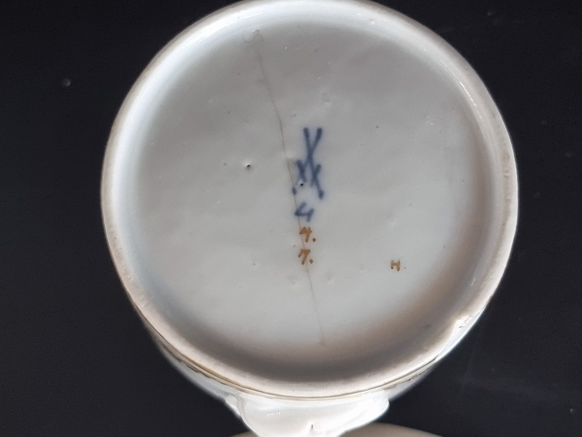 Coppia di tazzine in porcellana Meissen con piattini, fine XIX – inizio XX secolo-photo-4