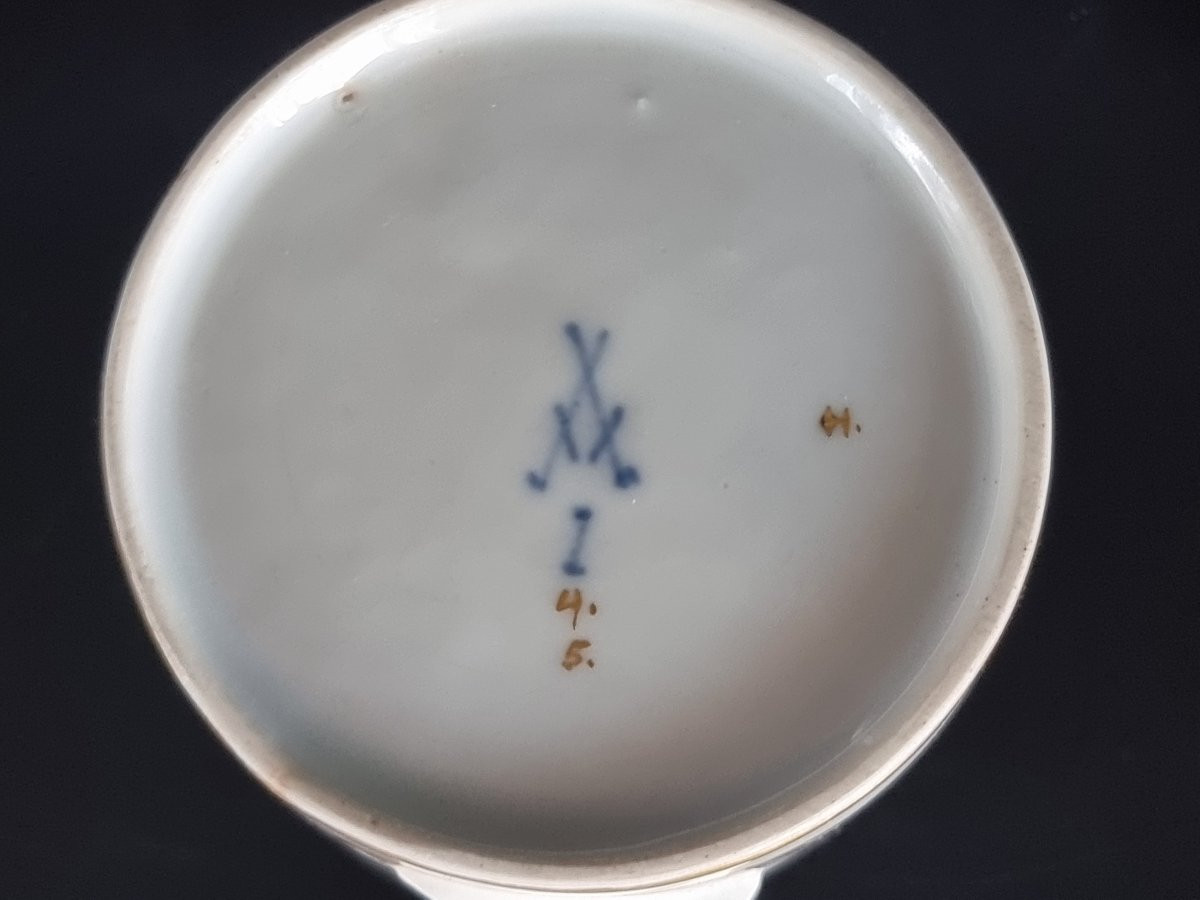 Coppia di tazzine in porcellana Meissen con piattini, fine XIX – inizio XX secolo-photo-5