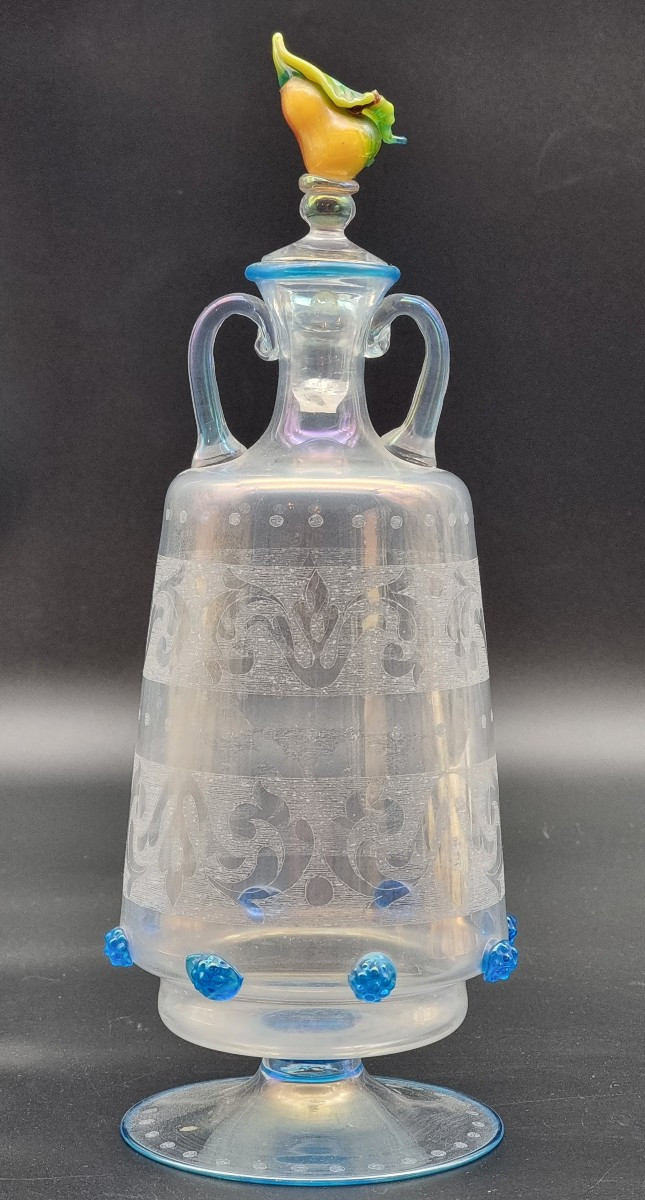 Vaso veneziano in vetro soffiato inciso e iridescente Murano, fine XIX – inizi XX sec.