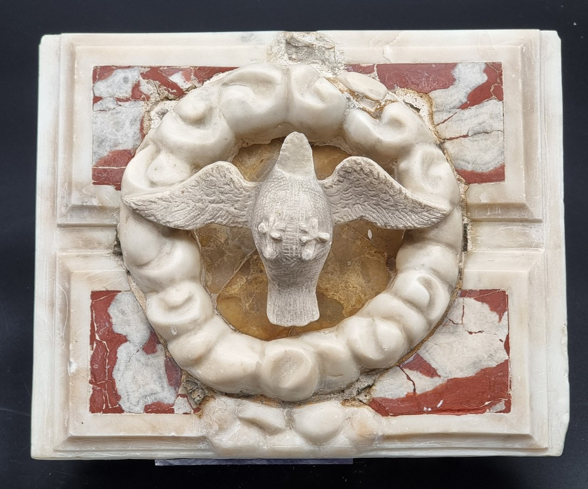 Formella in marmo con Colomba dello Spirito Santo – Veneto, XVII secolo
