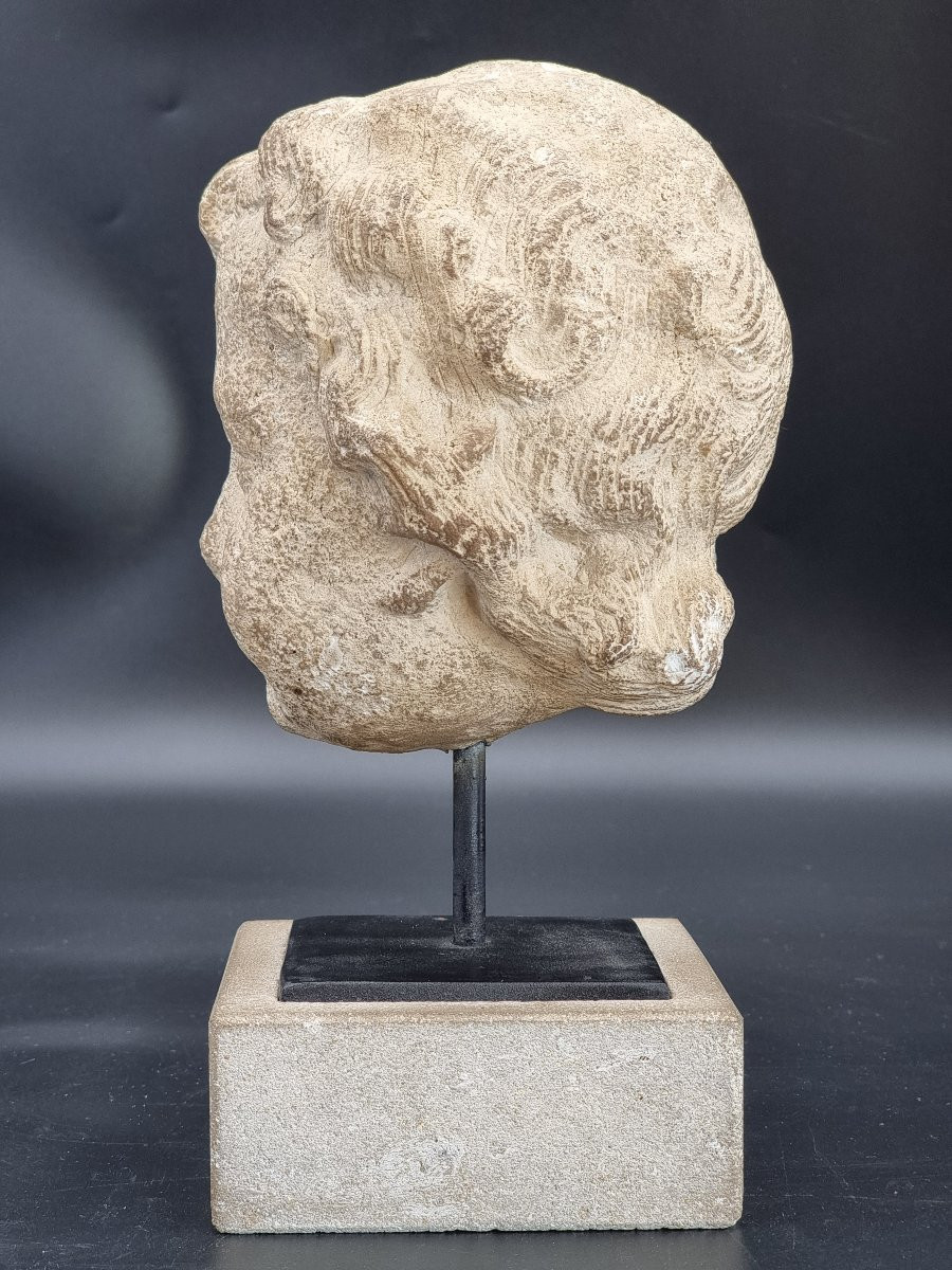 Testa di putto in pietra calcarea, su base moderna-photo-4