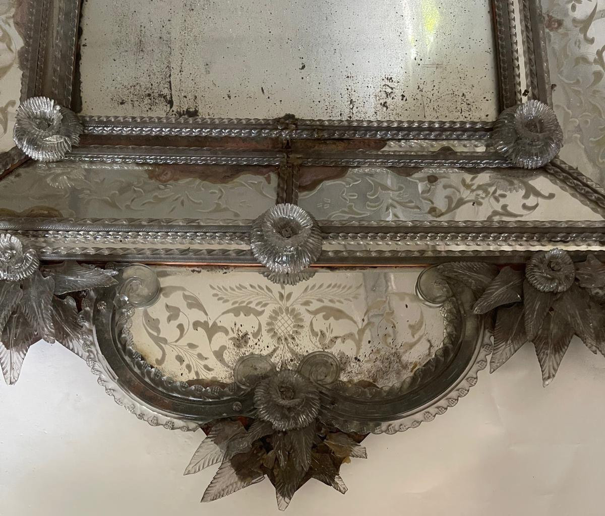 Specchiera veneziana in vetro inciso con fiori applicati, fine XIX – inizi XX secolo-photo-3