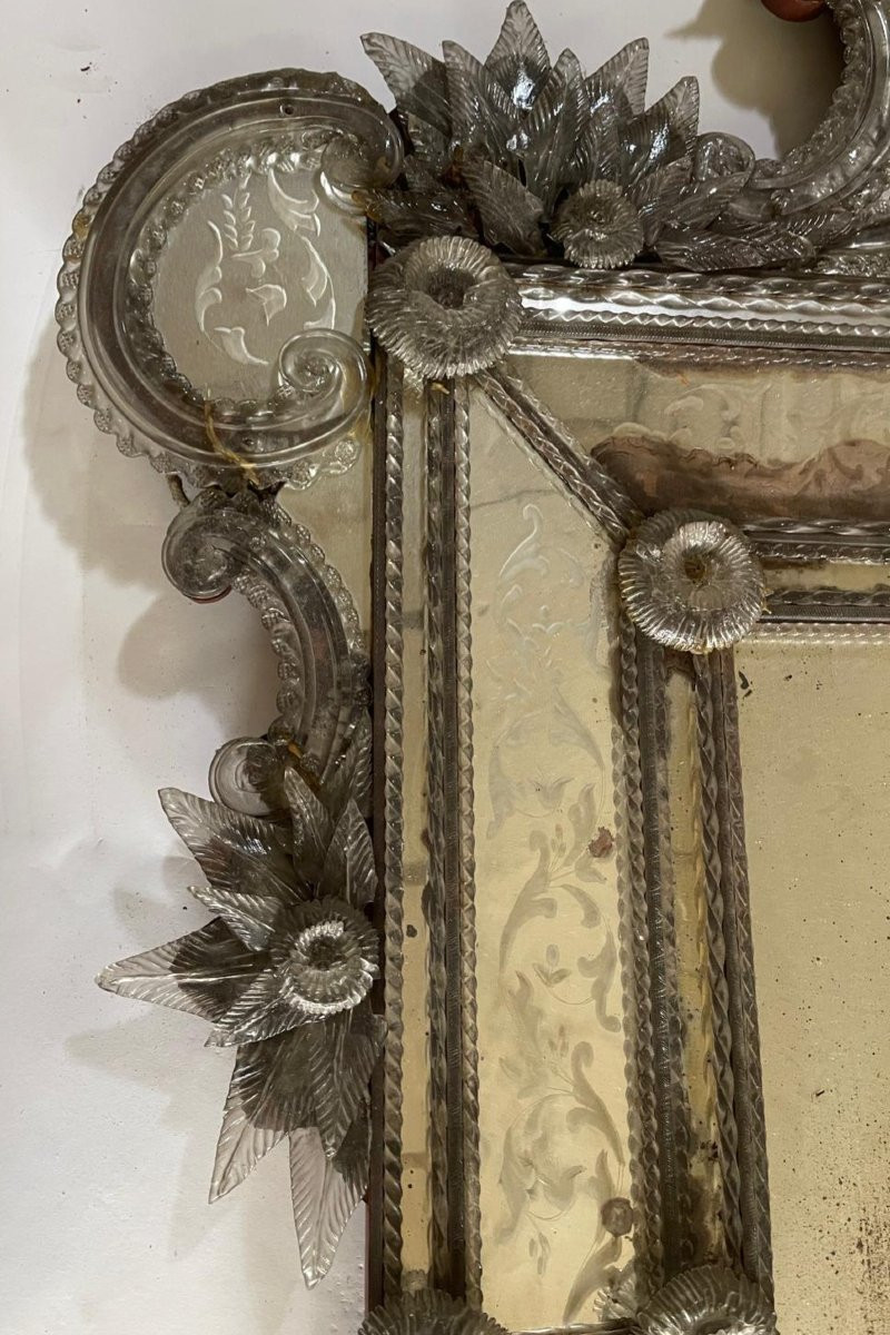 Specchiera veneziana in vetro inciso con fiori applicati, fine XIX – inizi XX secolo-photo-3