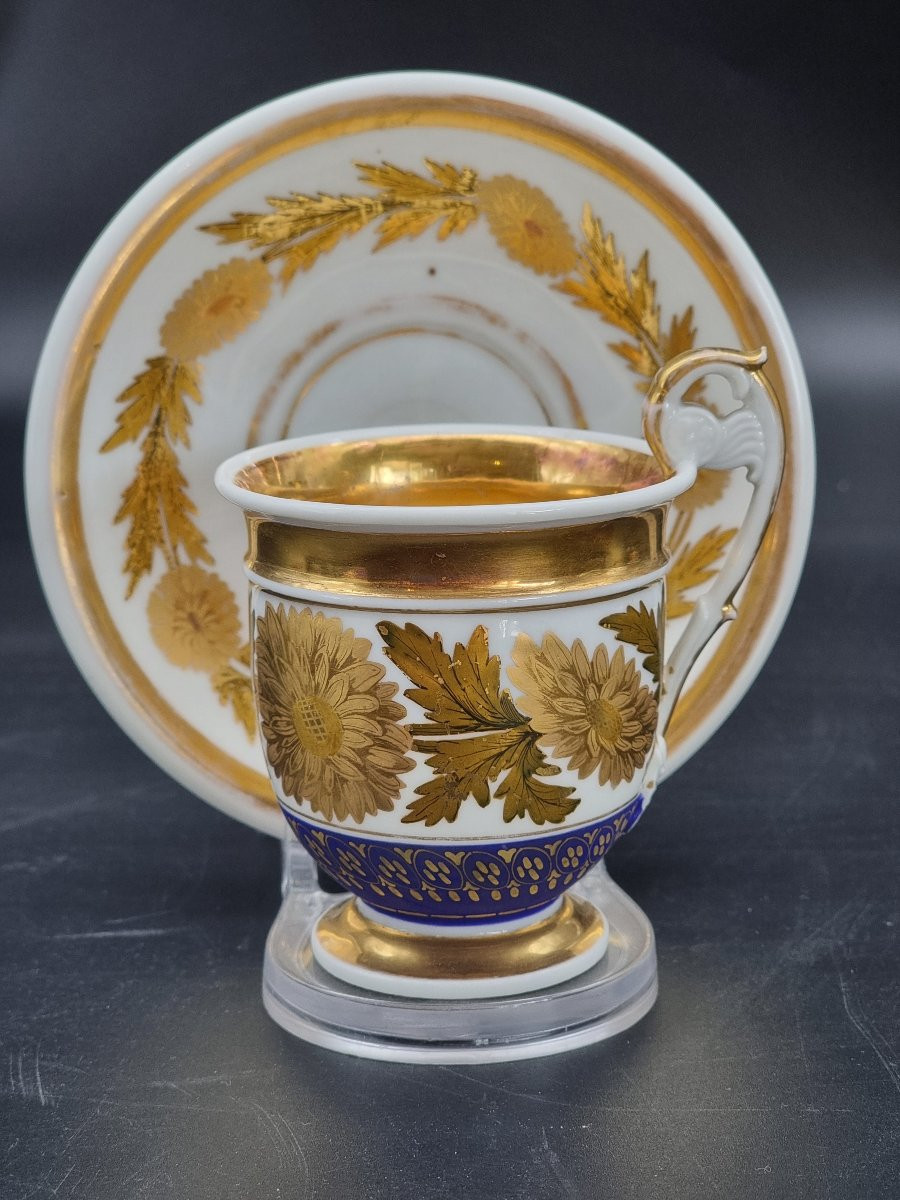 Tazzina da cioccolata in porcellana bianca e oro – Europa, XIX secolo-photo-2