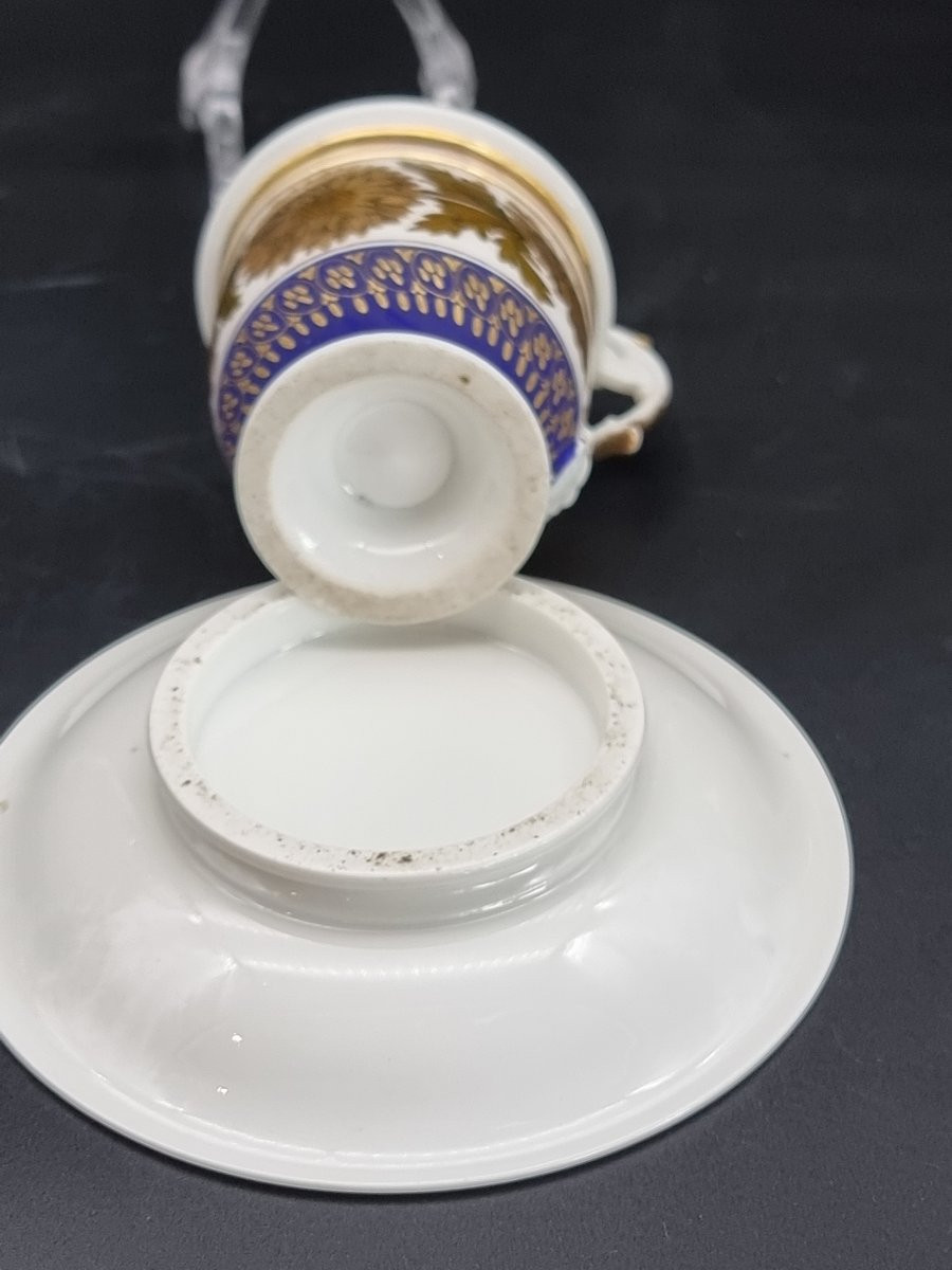 Tazzina da cioccolata in porcellana bianca e oro – Europa, XIX secolo-photo-3