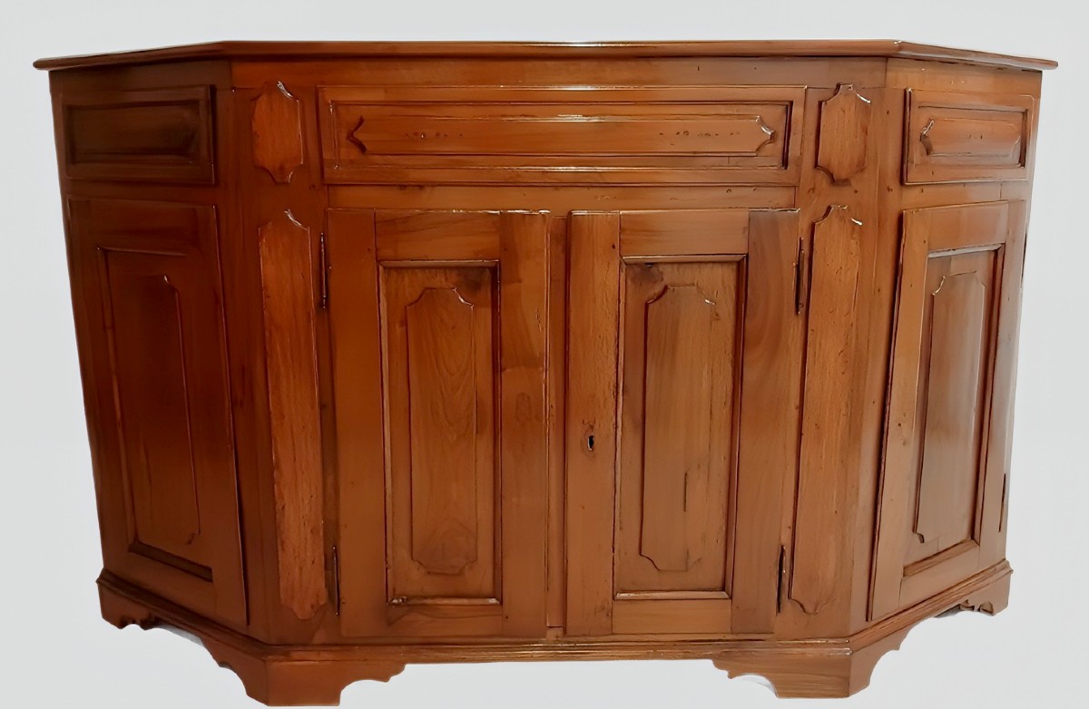 Credenza veneta scantonata in noce, XVIII secolo