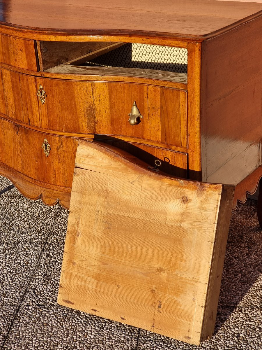 Comò veneziano Luigi XV a fronte mosso, seconda metà del Settecento-photo-3