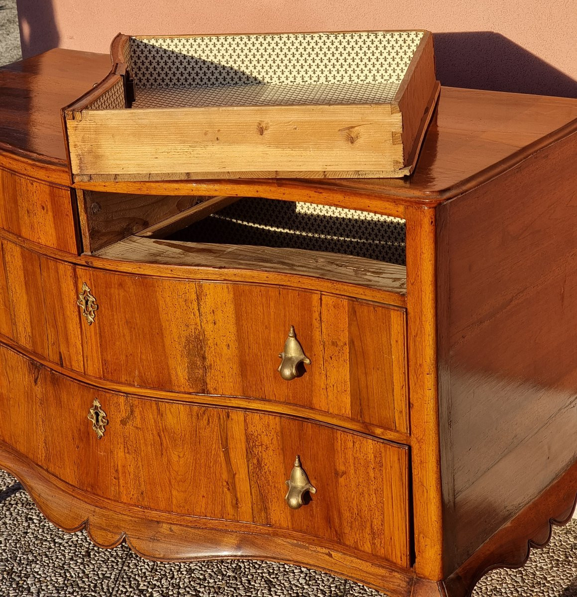 Comò veneziano Luigi XV a fronte mosso, seconda metà del Settecento-photo-5