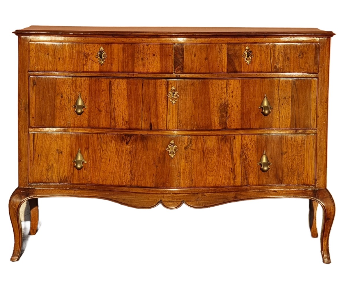 Comò veneziano Luigi XV a fronte mosso, seconda metà del Settecento