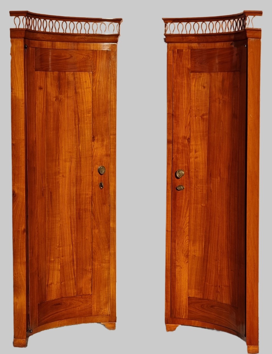 Coppia di angoliere venete Direttorio, fine XVIII secolo