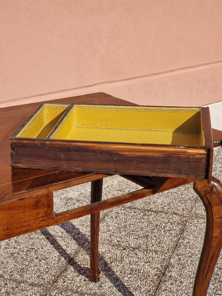 Tavolino in noce intarsiato, area veneta o emiliana, XVIII secolo-photo-1