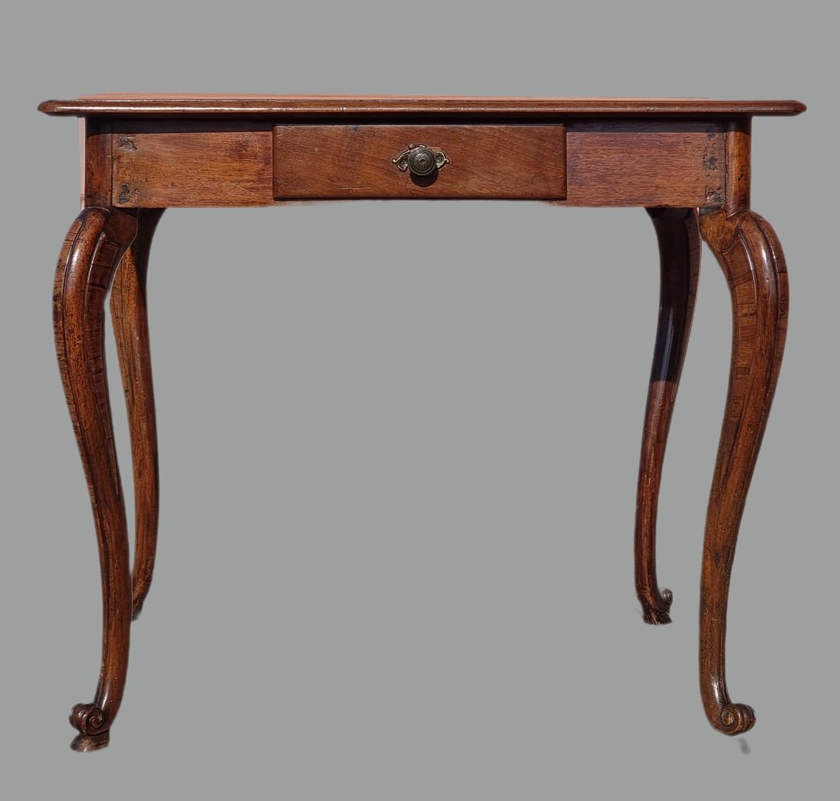 Tavolino in noce intarsiato, area veneta o emiliana, XVIII secolo