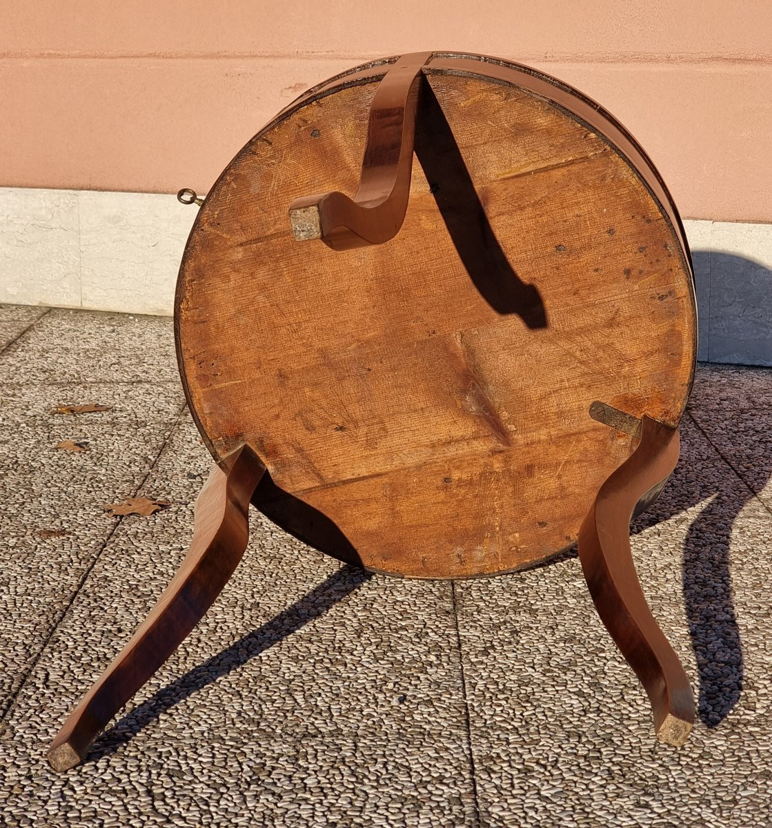 Tavolino veneto a tre gambe in noce, piano intarsiato a spicchi – Inizio XIX secolo-photo-3