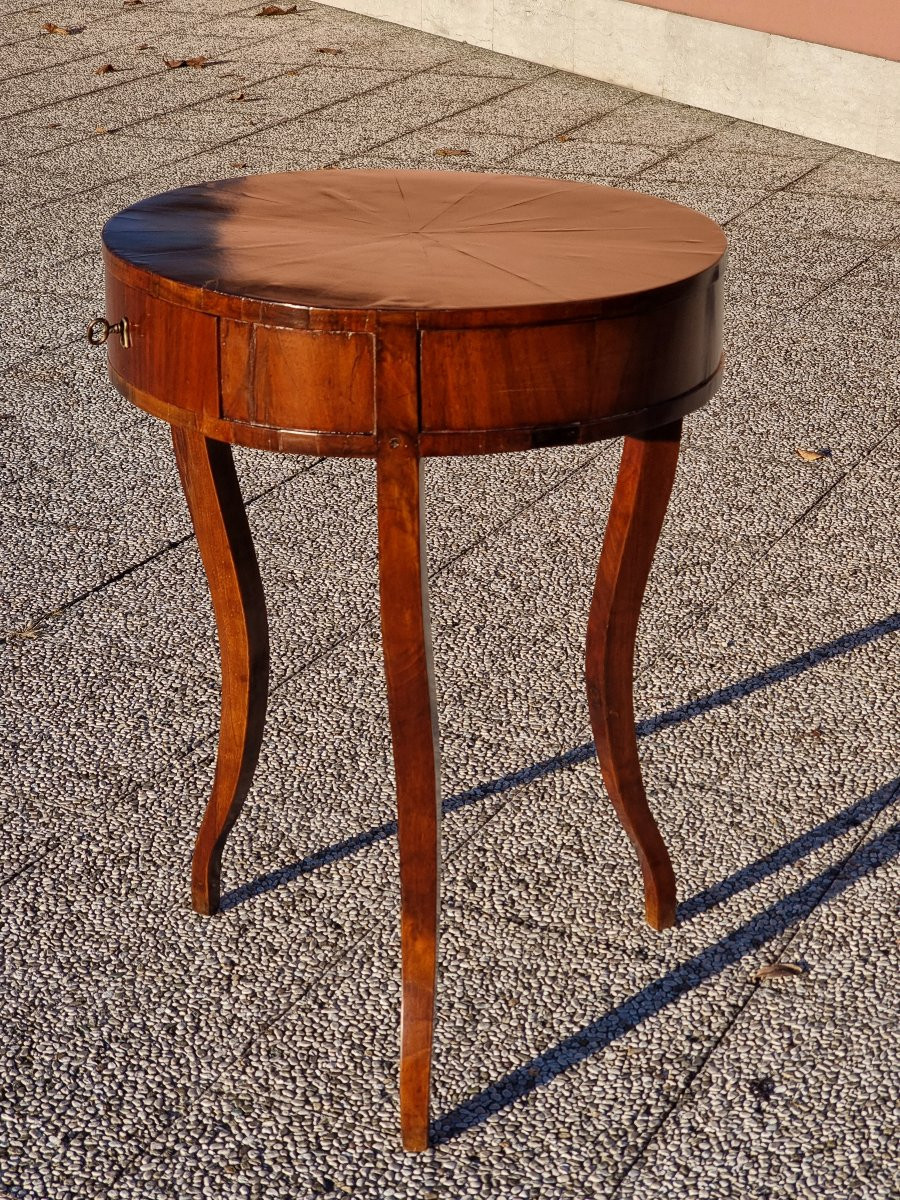 Tavolino veneto a tre gambe in noce, piano intarsiato a spicchi – Inizio XIX secolo-photo-6