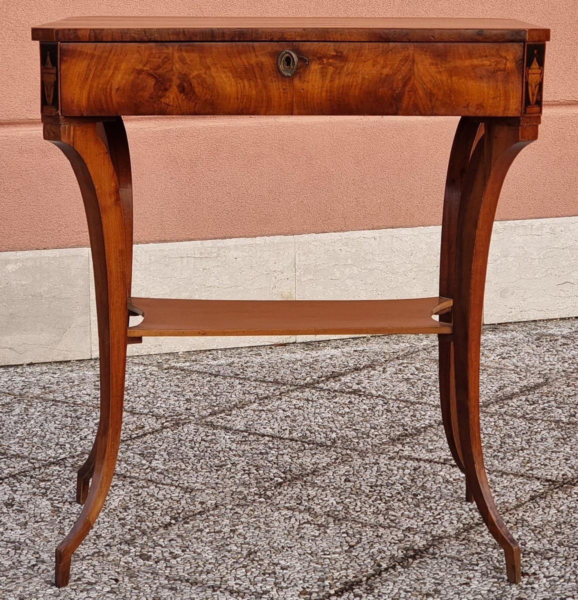 Tavolino veneto Impero in ciliegio e acero con decorazioni a china-photo-2