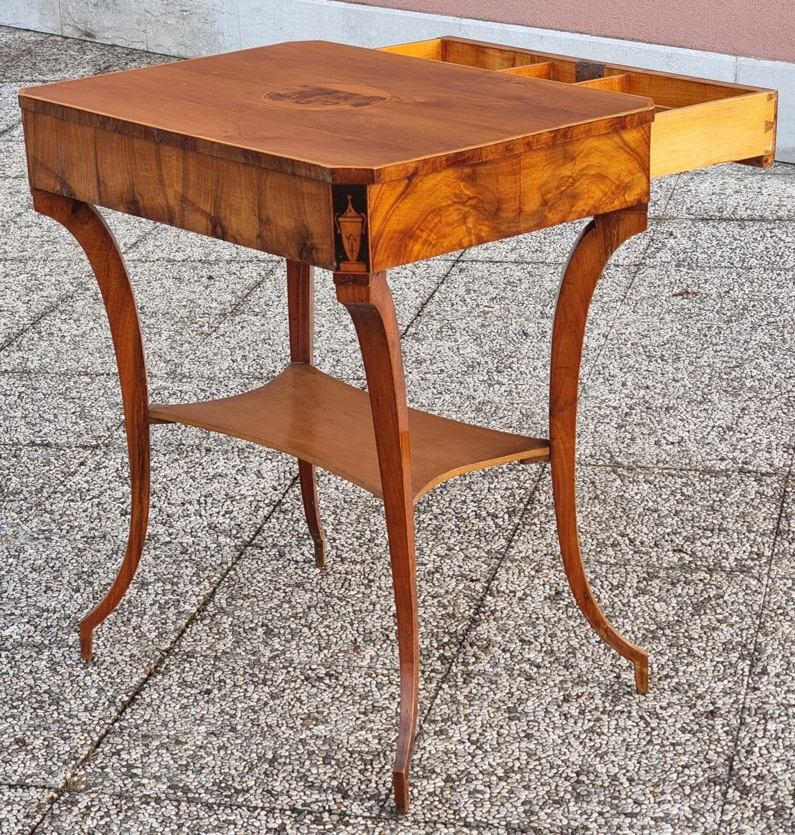 Tavolino veneto Impero in ciliegio e acero con decorazioni a china-photo-4