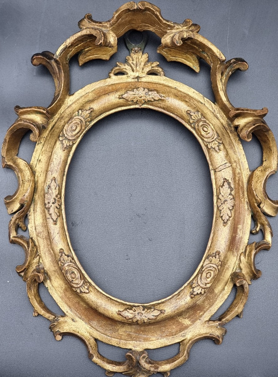 Cornice ovale intagliata e dorata, gusto Luigi XVI, Stato Pontificio