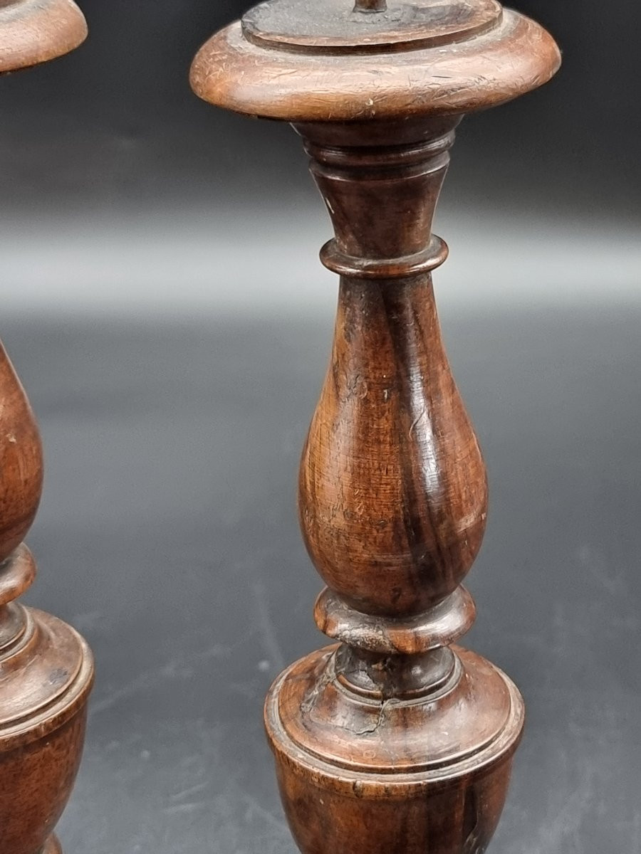 Coppia di candelieri in legno di noce tornito, Italia, XVII secolo-photo-3