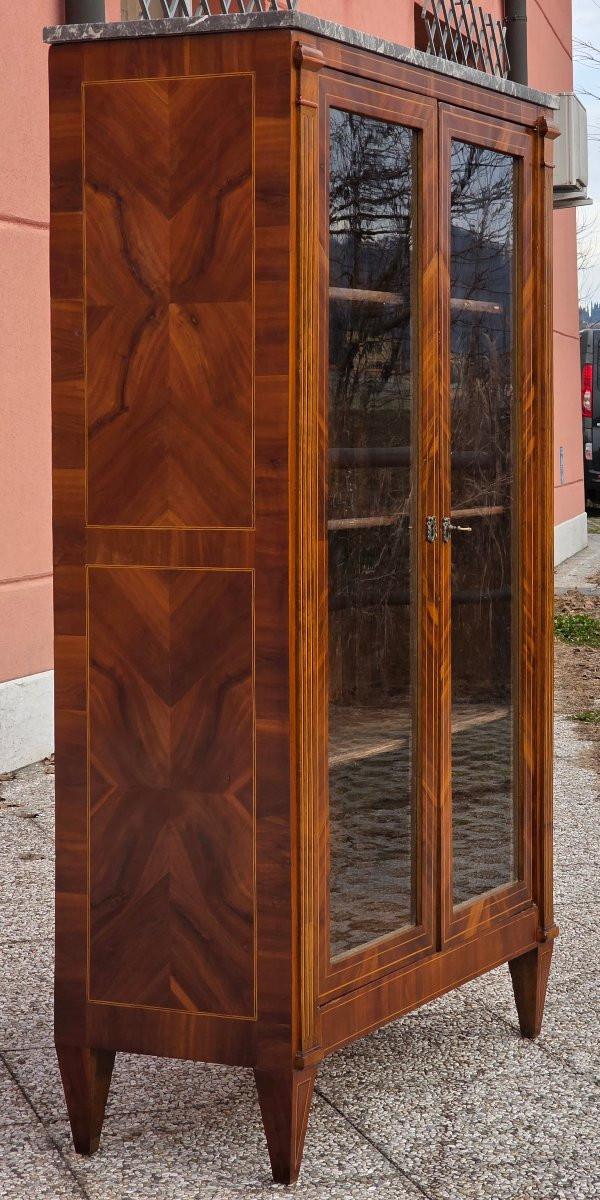 Vetrina francese in stile Luigi XVI, periodo Napoleone III, noce filettato, piano in marmo-photo-6