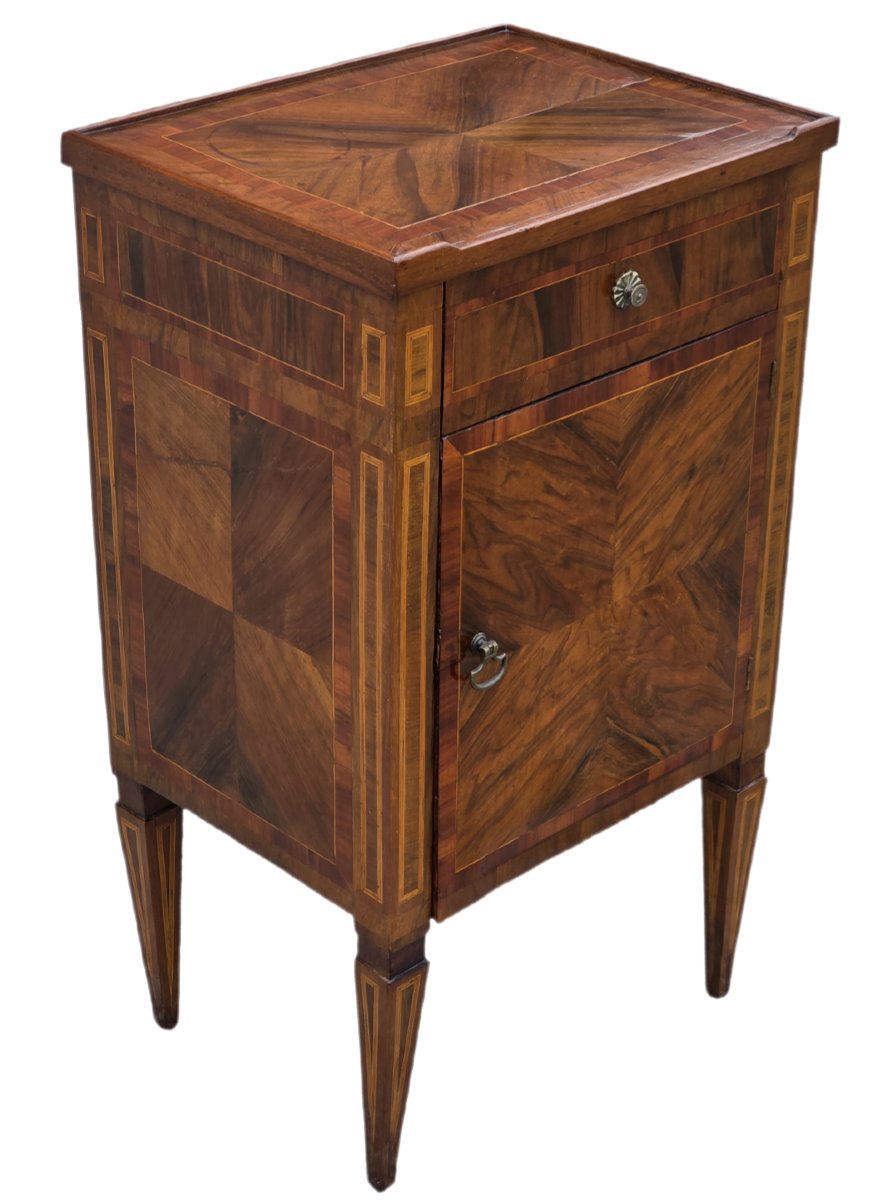 Comodino Luigi XVI in noce filettato, Lombardia, fine XVIII secolo-photo-2