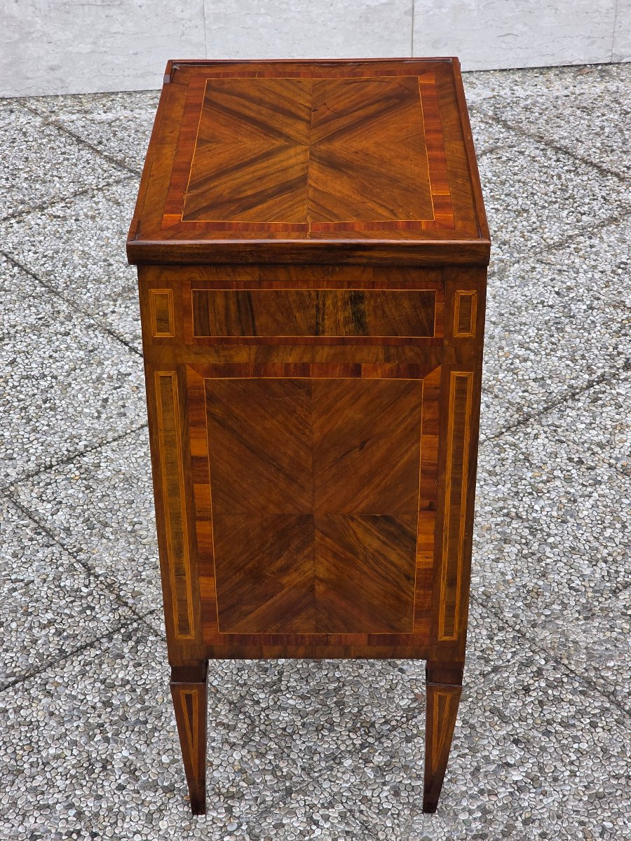 Comodino Luigi XVI in noce filettato, Lombardia, fine XVIII secolo-photo-4