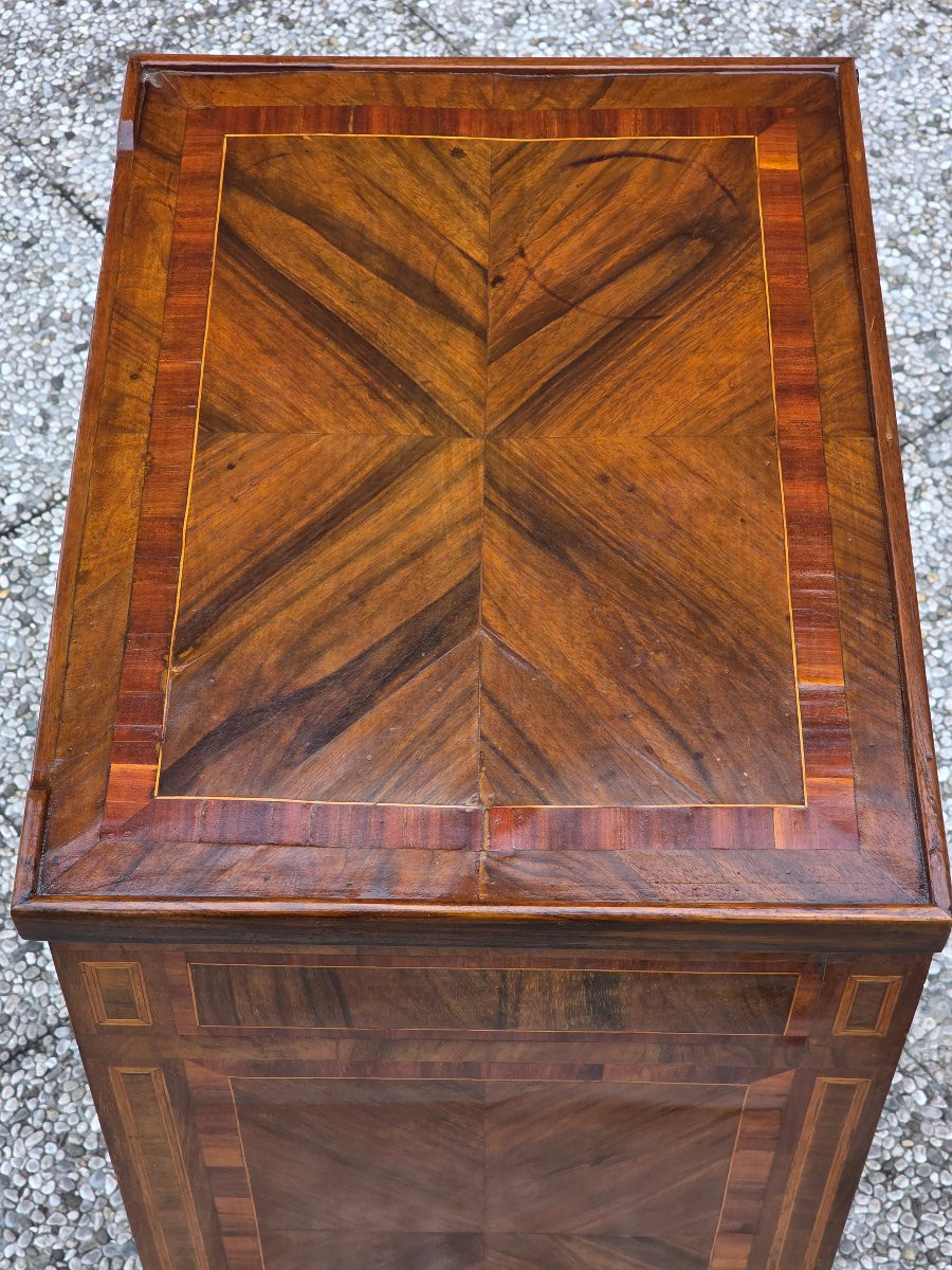 Comodino Luigi XVI in noce filettato, Lombardia, fine XVIII secolo-photo-1