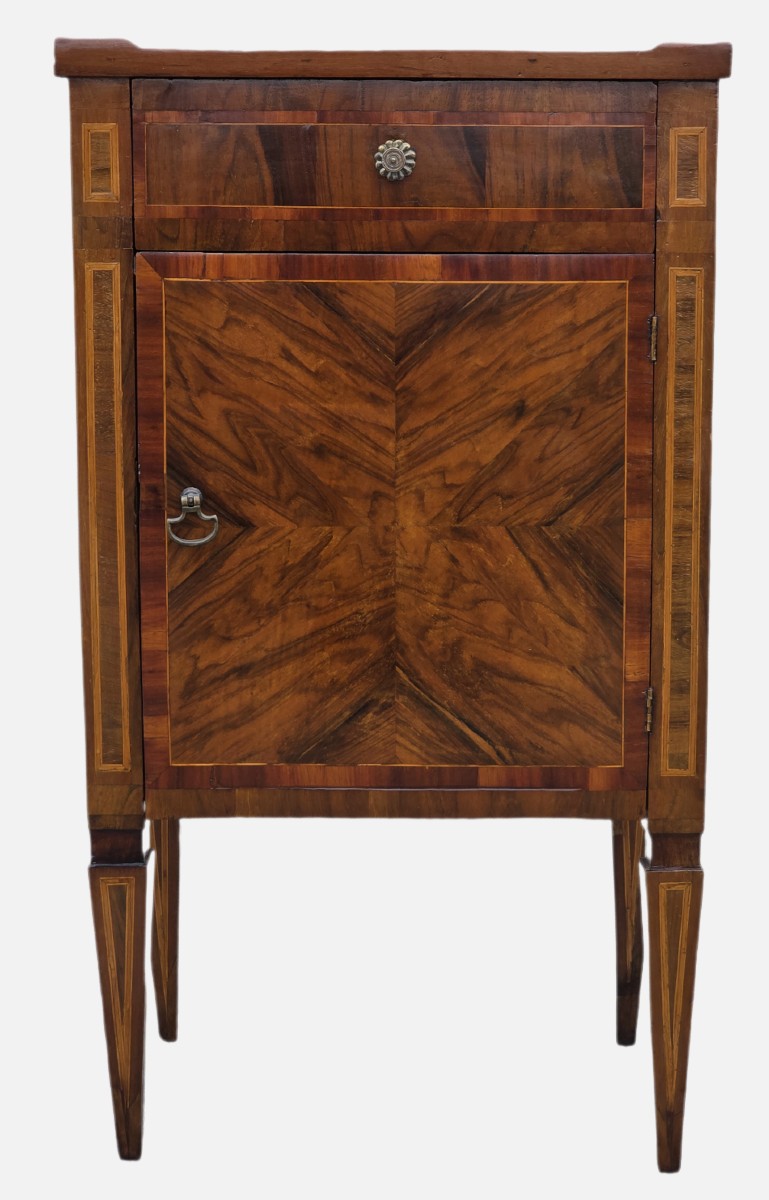 Comodino Luigi XVI in noce filettato, Lombardia, fine XVIII secolo