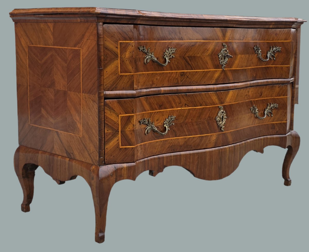 Comò sagomato a due cassetti, ambito veneto, prima metà del XVIII secolo-photo-2