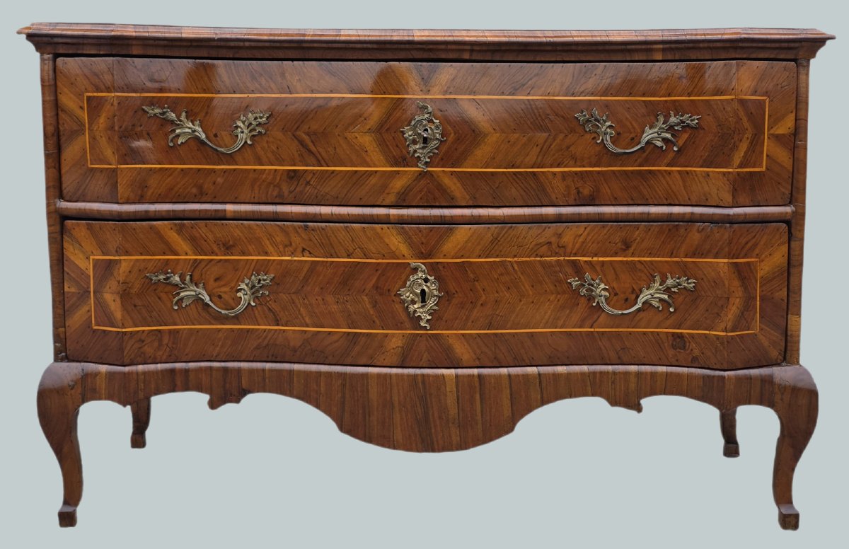 Comò sagomato a due cassetti, ambito veneto, prima metà del XVIII secolo-photo-3