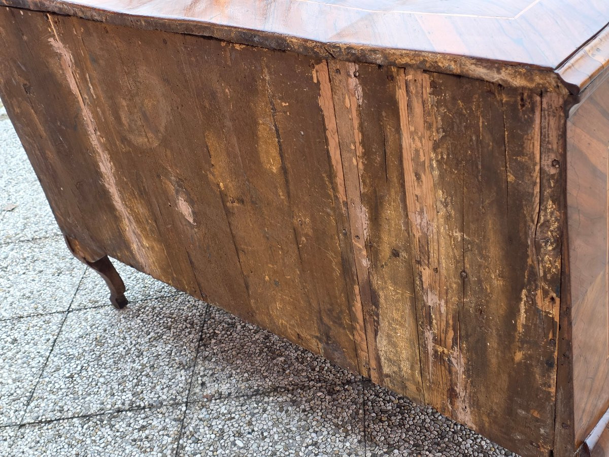 Comò sagomato a due cassetti, ambito veneto, prima metà del XVIII secolo-photo-5