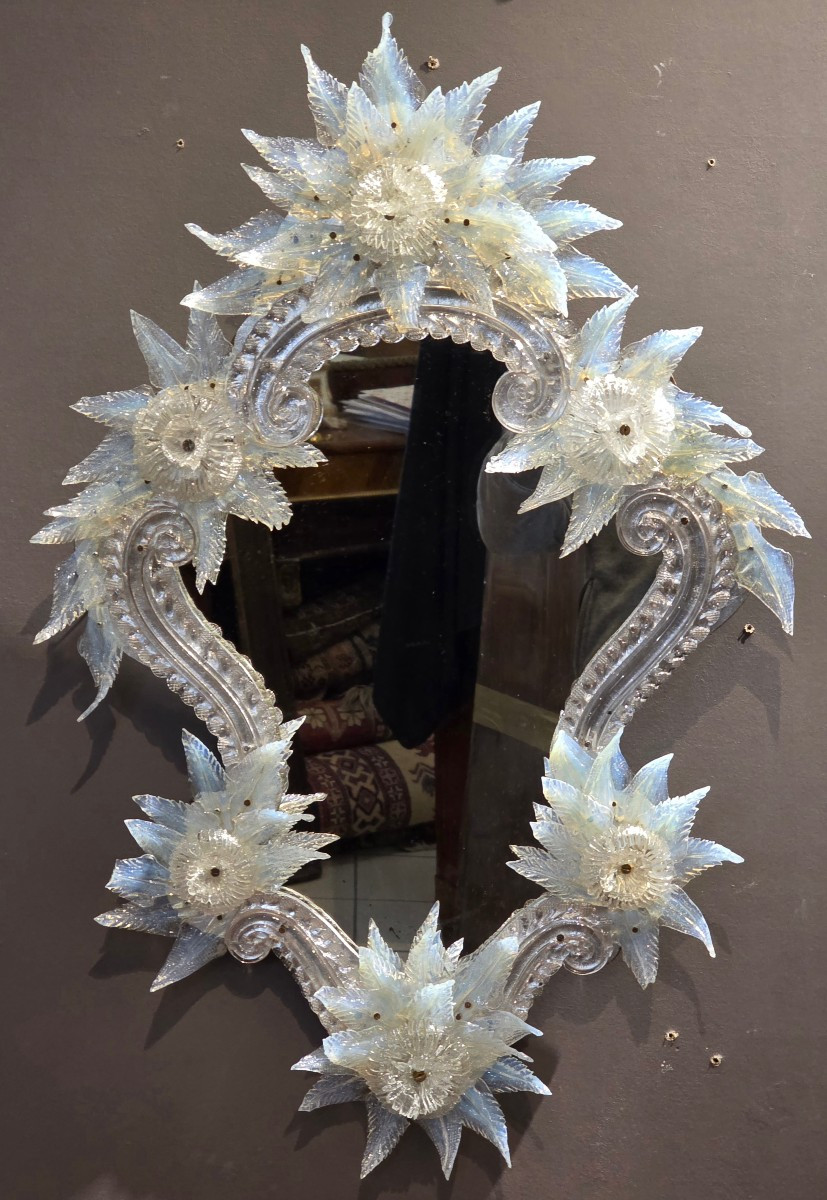 Specchiera veneziana in vetro iridescente, fine XIX secolo