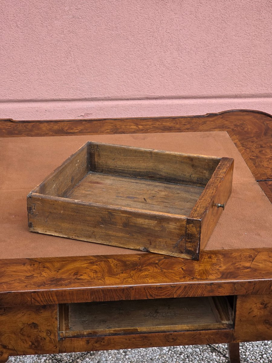 Tavolino da gioco emiliano Luigi XV in radica di olmo – prima metà del XVIII secolo-photo-4