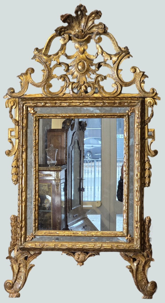 Specchiera piemontese in legno intagliato e dorato a mecca, seconda metà del XVIII secolo