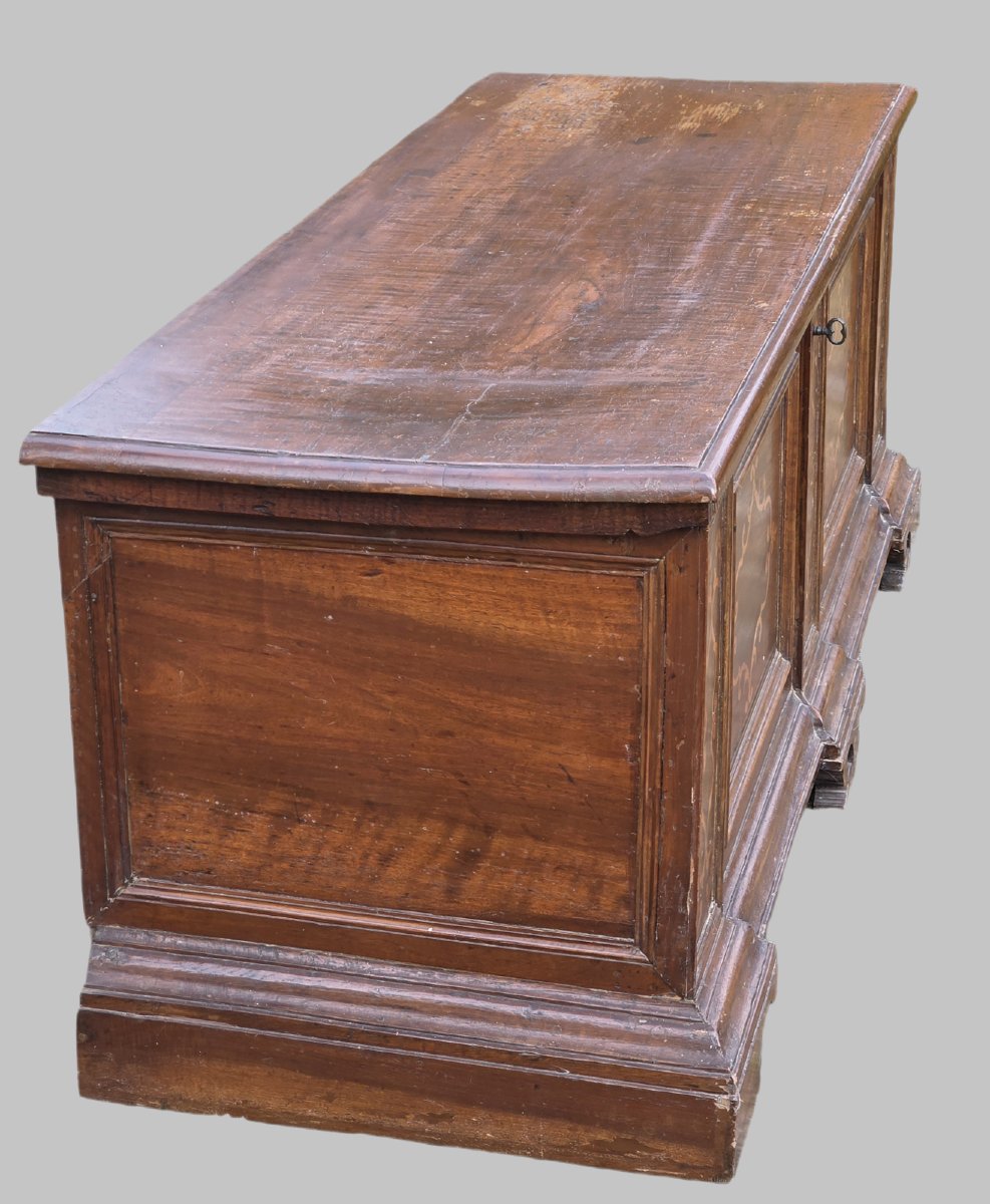 Cassapanca emiliana in noce intarsiato, fine XVII – inizi XVIII secolo-photo-2