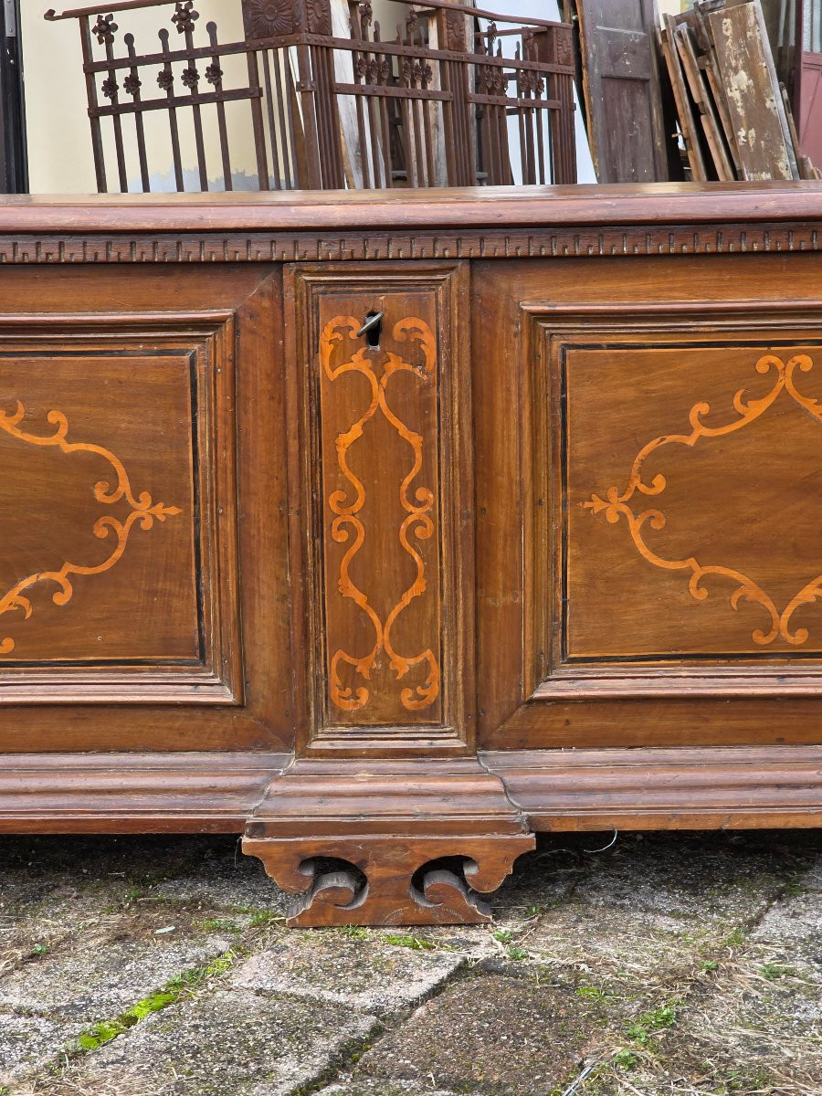Cassapanca emiliana in noce intarsiato, fine XVII – inizi XVIII secolo-photo-3