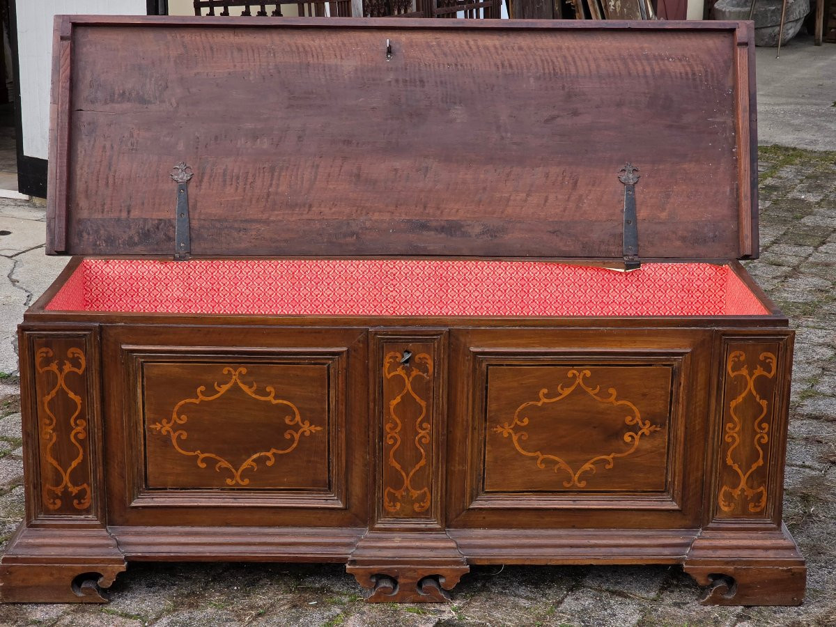 Cassapanca emiliana in noce intarsiato, fine XVII – inizi XVIII secolo-photo-5