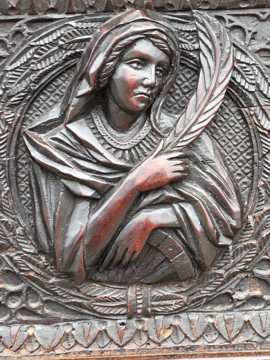 Cassapanca neomedievale scolpita a mano in noce con iconografia cristiana, XIX secolo-photo-4