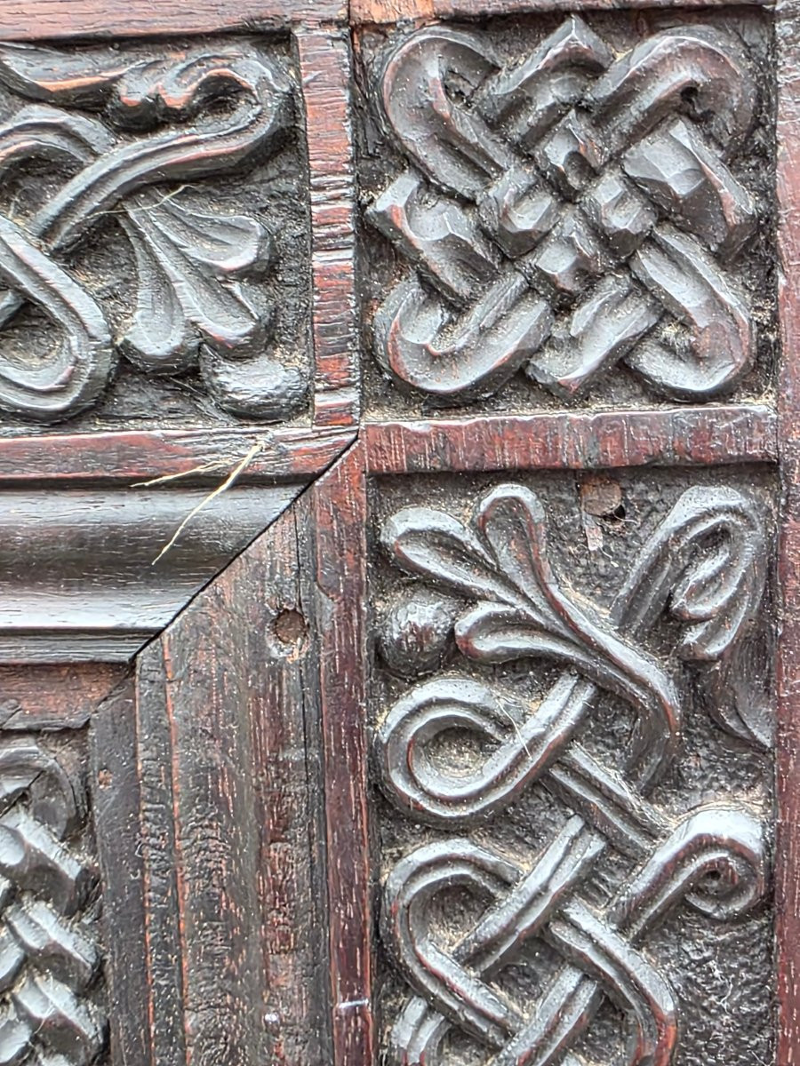 Cassapanca neomedievale scolpita a mano in noce con iconografia cristiana, XIX secolo-photo-8