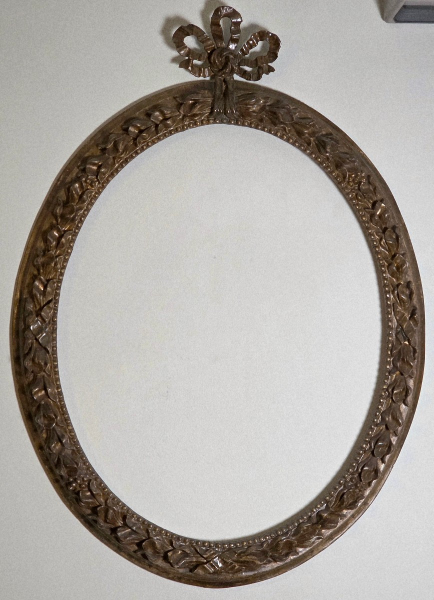 Grande cornice ovale emiliana Luigi XV–XVI intagliata, argentata e meccata, metà XVIII secolo