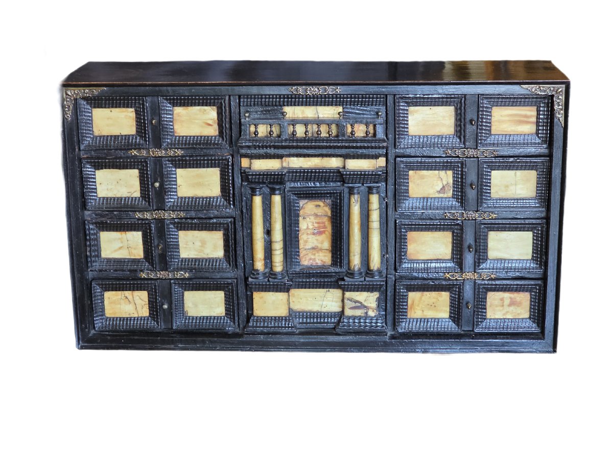 Monetiere da collezione in legno e lamina di corno, Italia settentrionale, XVII secolo-photo-3