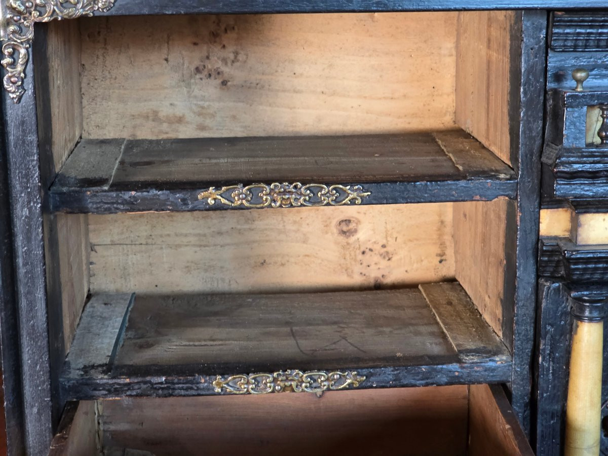 Monetiere da collezione in legno e lamina di corno, Italia settentrionale, XVII secolo-photo-3