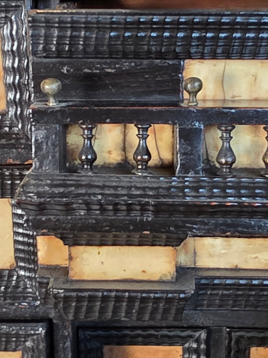 Monetiere da collezione in legno e lamina di corno, Italia settentrionale, XVII secolo-photo-6