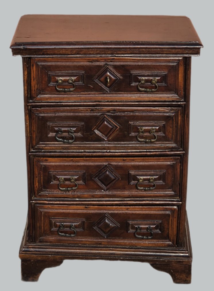 Comodino veneto del XVII secolo, quattro cassetti bugnati-photo-2