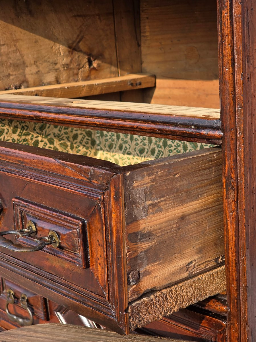 Comodino veneto del XVII secolo, quattro cassetti bugnati-photo-1
