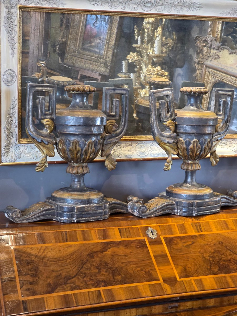 Coppia di grandi portapalme in legno argentato e dorato, gusto neoclassico, inizi XX secolo-photo-2