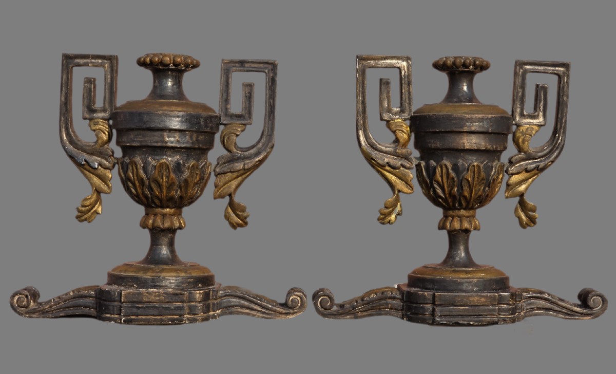 Coppia di grandi portapalme in legno argentato e dorato, gusto neoclassico, inizi XX secolo