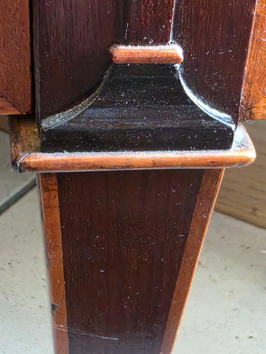 Comodino mezzaluna Luigi XVI in mogano e ciliegio con serrandina, Veneto, fine XVIII secolo-photo-1