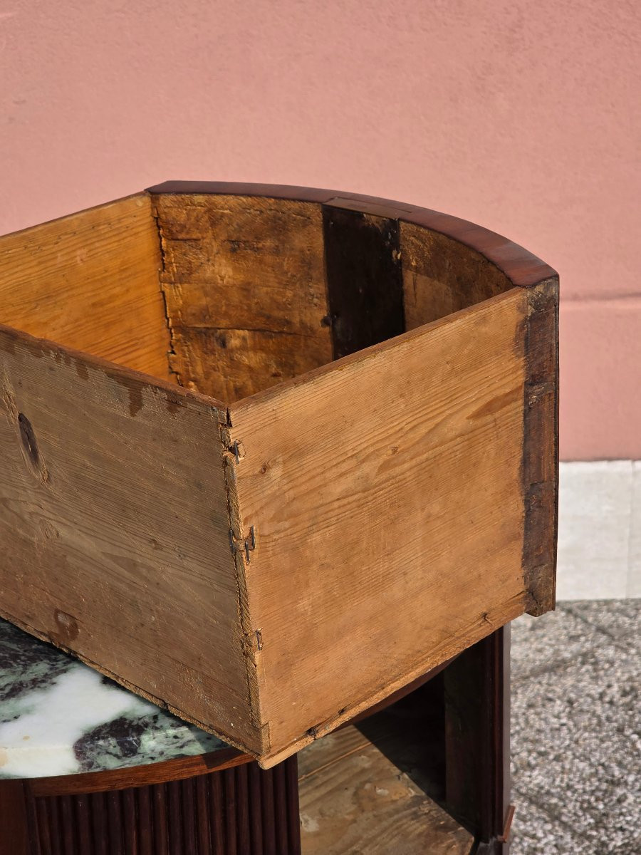 Comodino mezzaluna Luigi XVI in mogano e ciliegio con serrandina, Veneto, fine XVIII secolo-photo-7